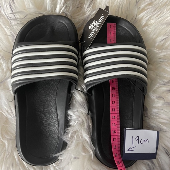 BNWT Boy’s Summer Sandals/Slides - Picture 3 of 4